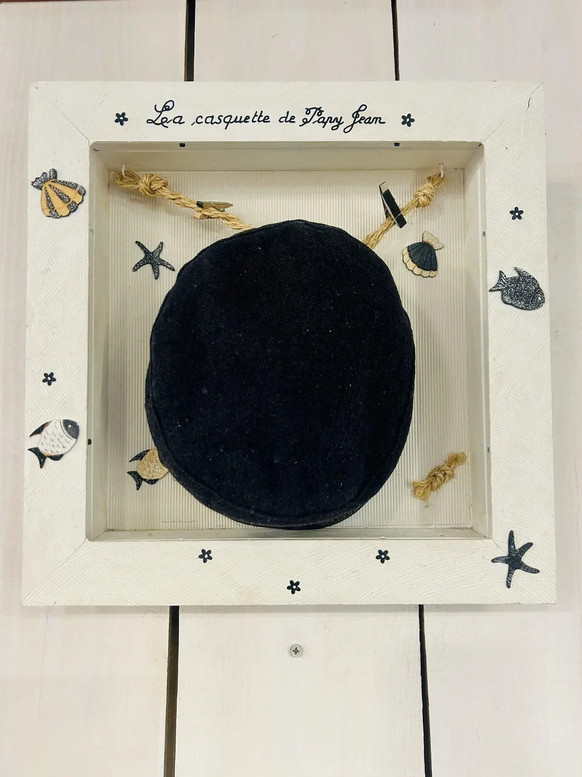 La casquette de Papy Jean, souvenir de famille exposé à La Cabane du Paliquey